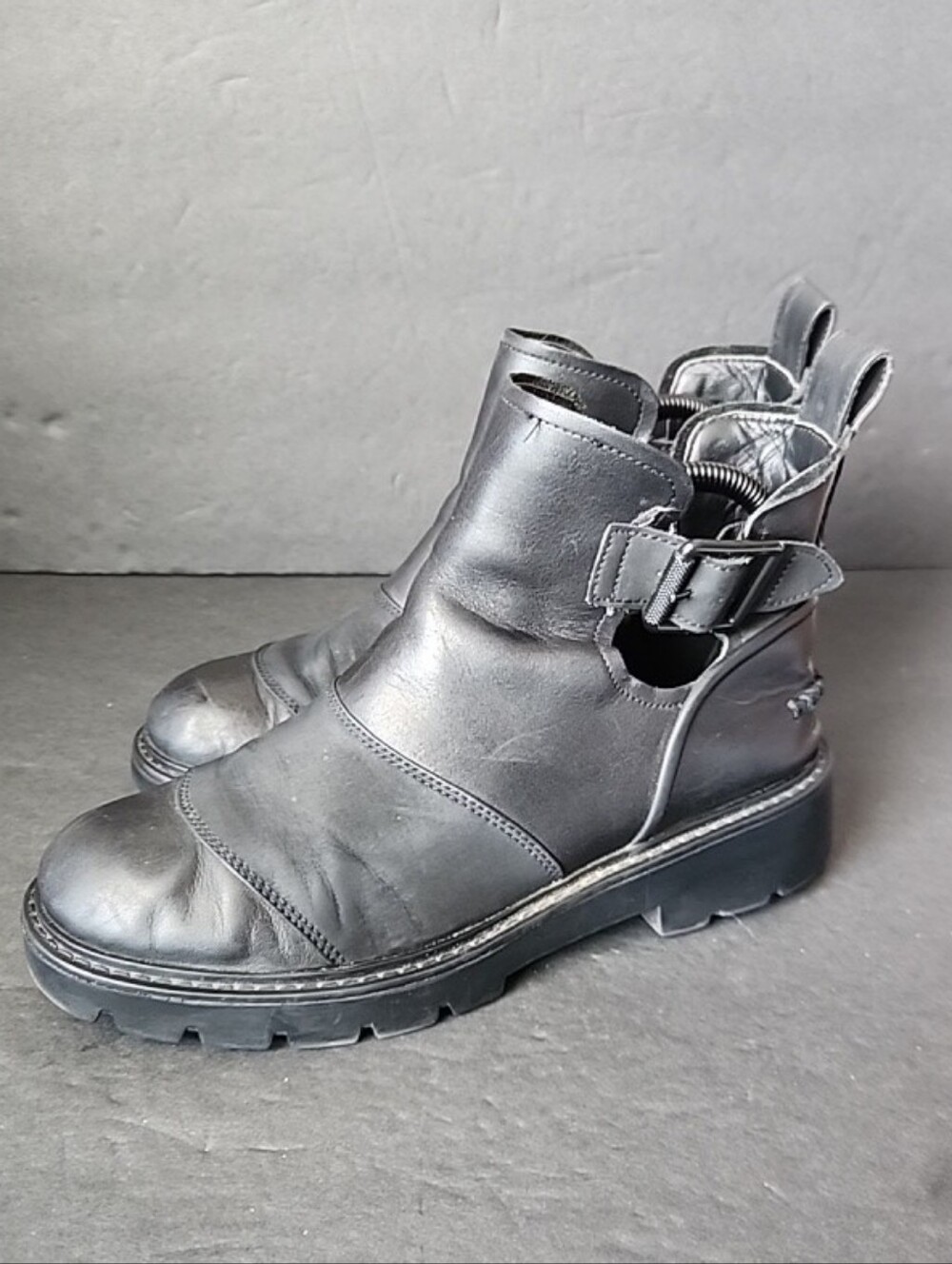 UGG Stockton Leather Ankle Boots Buckle Lug Sole Womens Size 8